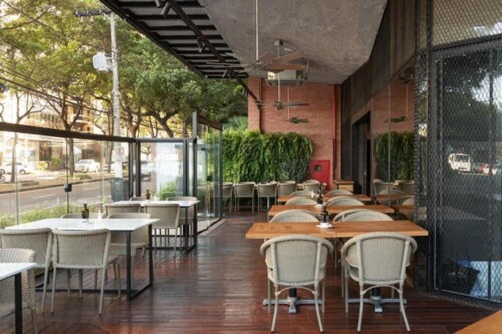 Ibis Vitoria Praia Do Canto Экстерьер фото