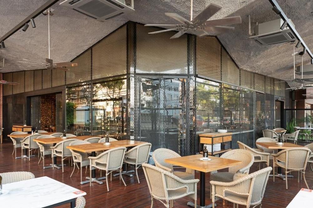 Ibis Vitoria Praia Do Canto Экстерьер фото