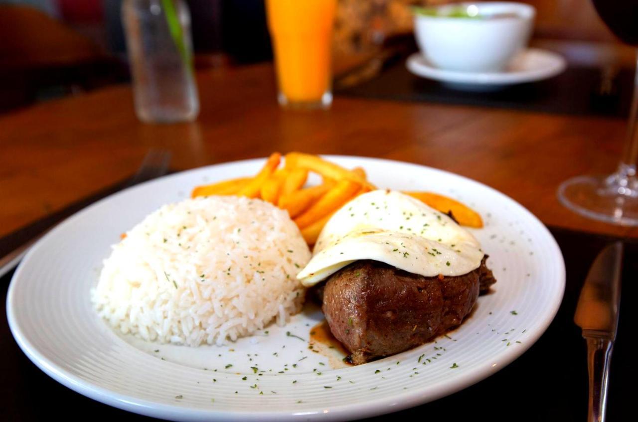 Ibis Vitoria Praia Do Canto Экстерьер фото