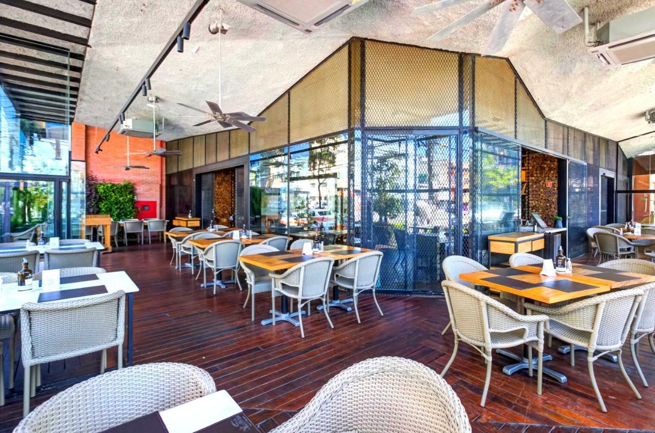 Ibis Vitoria Praia Do Canto Экстерьер фото
