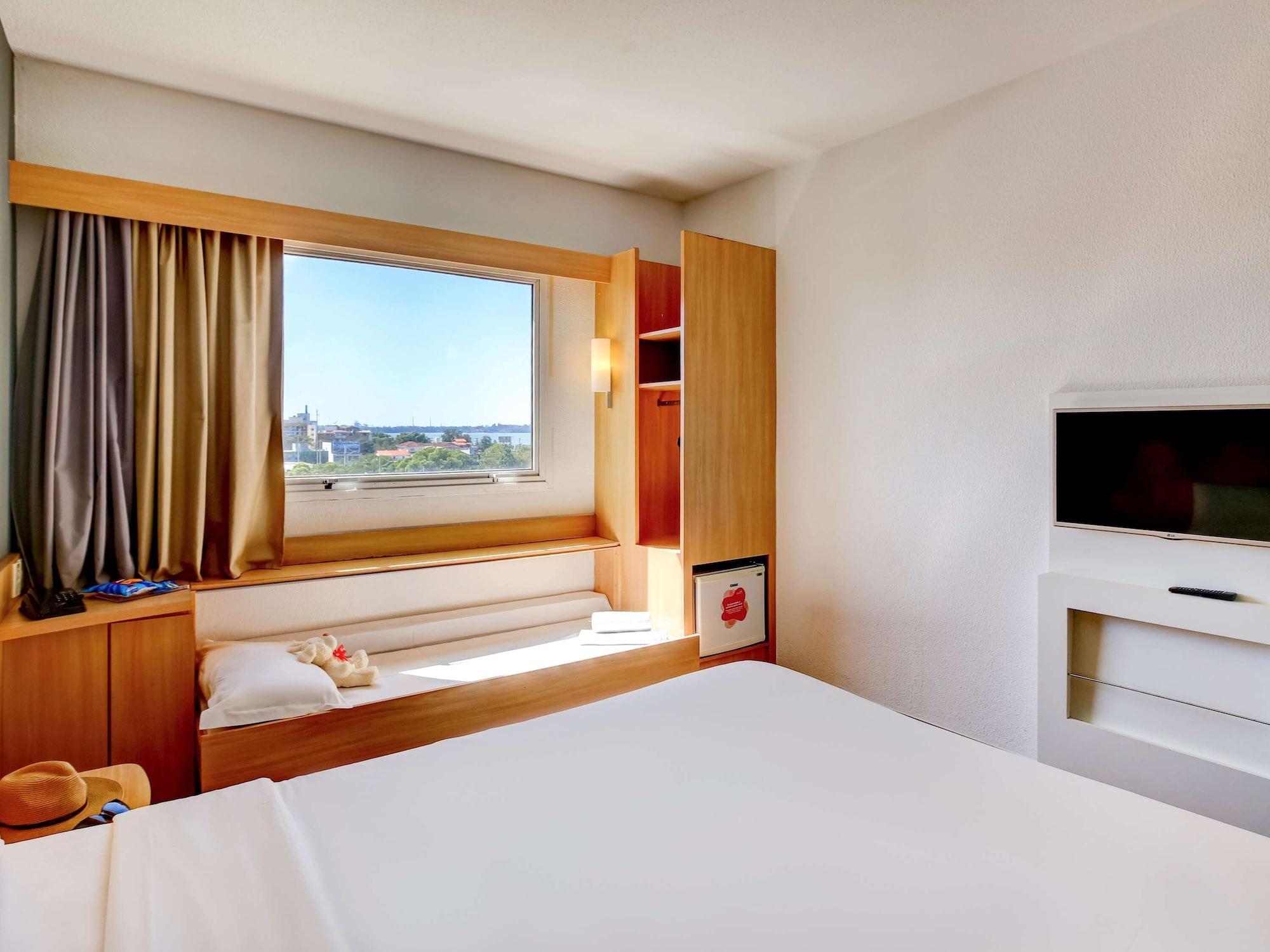 Ibis Vitoria Praia Do Canto Экстерьер фото