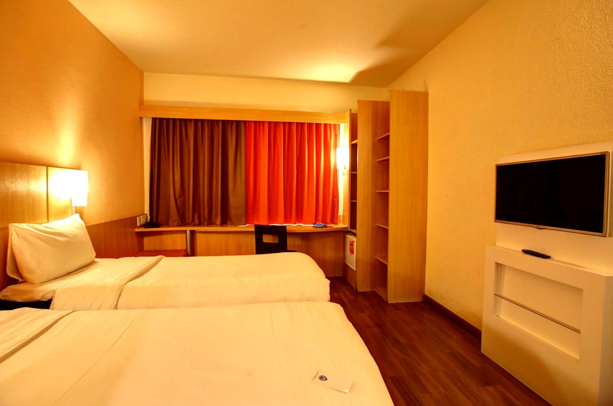 Ibis Vitoria Praia Do Canto Экстерьер фото