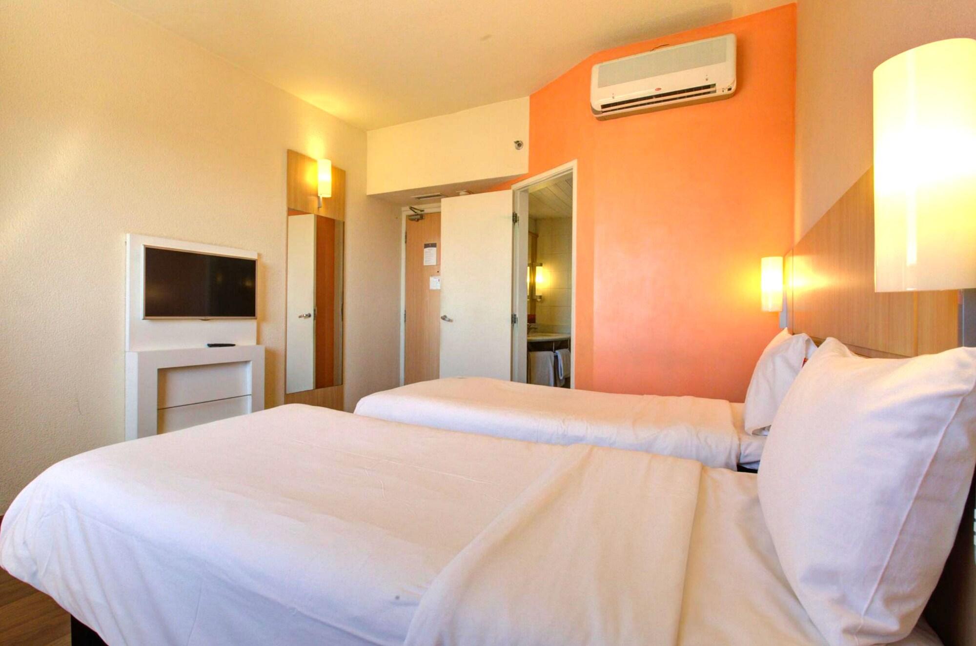 Ibis Vitoria Praia Do Canto Экстерьер фото