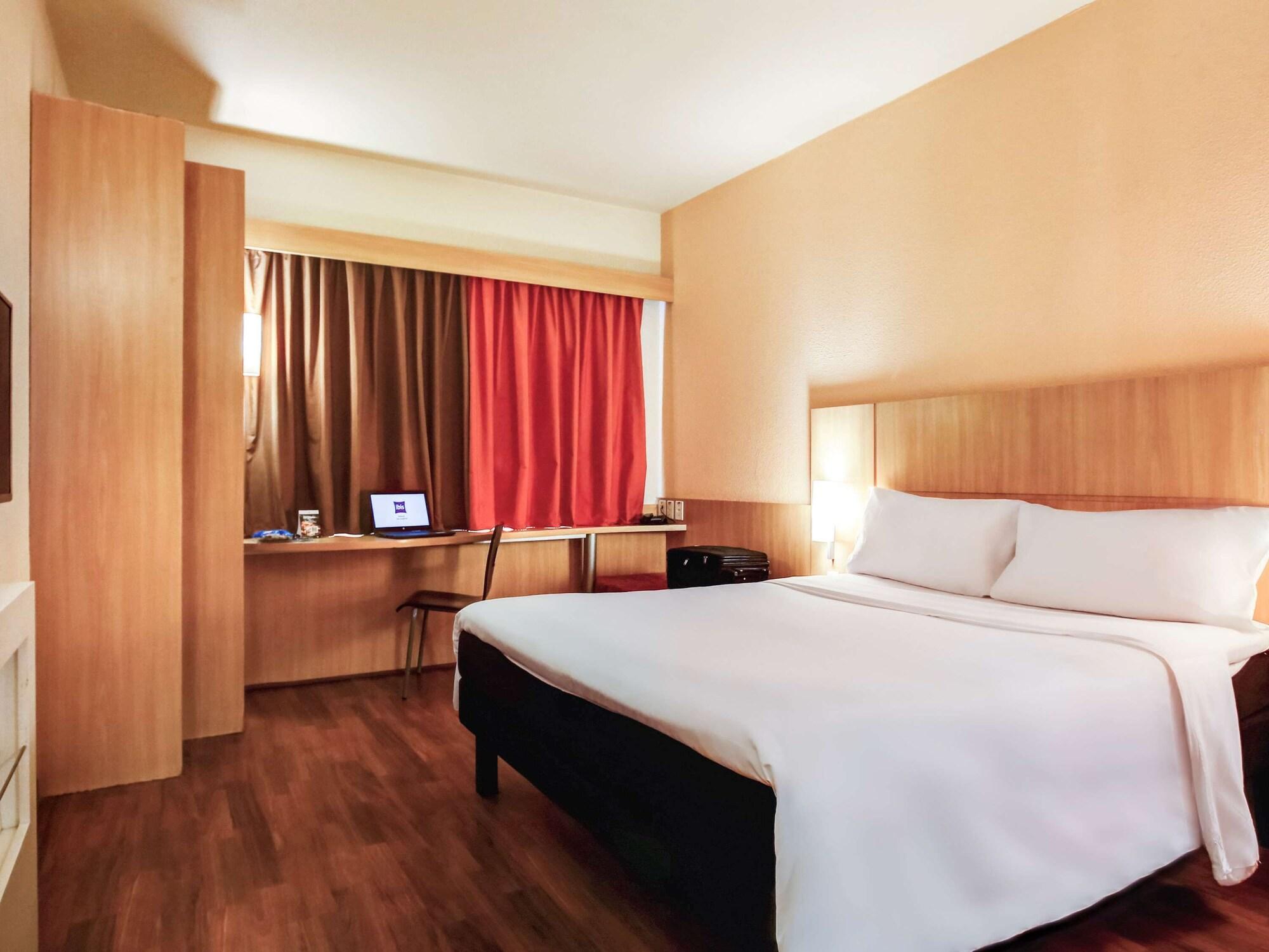 Ibis Vitoria Praia Do Canto Экстерьер фото