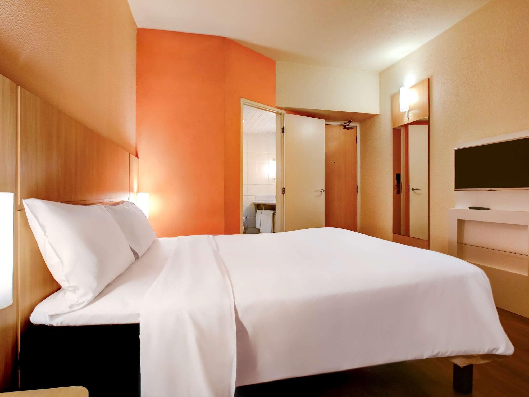 Ibis Vitoria Praia Do Canto Экстерьер фото